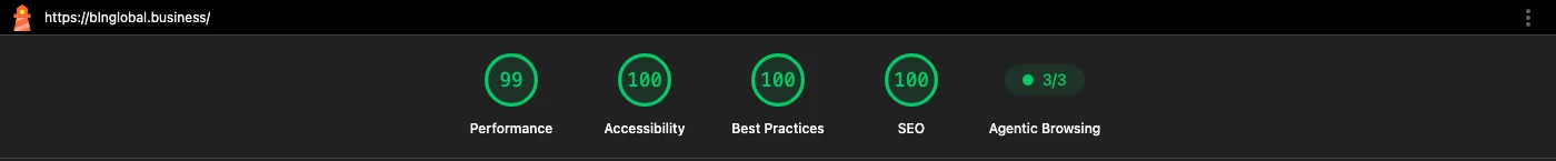 Oberste Zeile im Lighthouse-Report: Performance 99, Barrierefreiheit 100, Best Practices 100, SEO 100 und 3/3 in der neuen Kategorie Agentic Browsing.